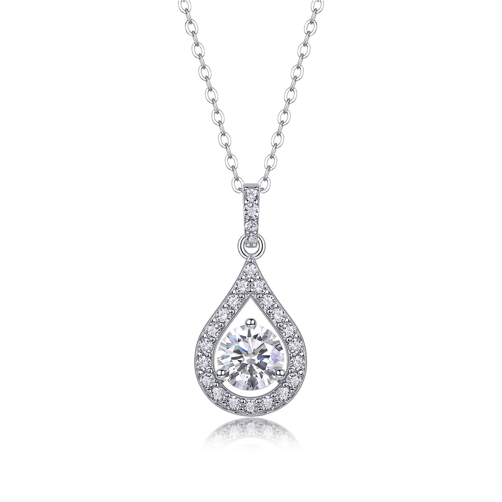 Heart Charm - A Fashionable And Luxurious Diamond Jewelry Piece Set With 1-carat Moissan Diamond S925 Sterling Silver And Platinum-plated Pendant