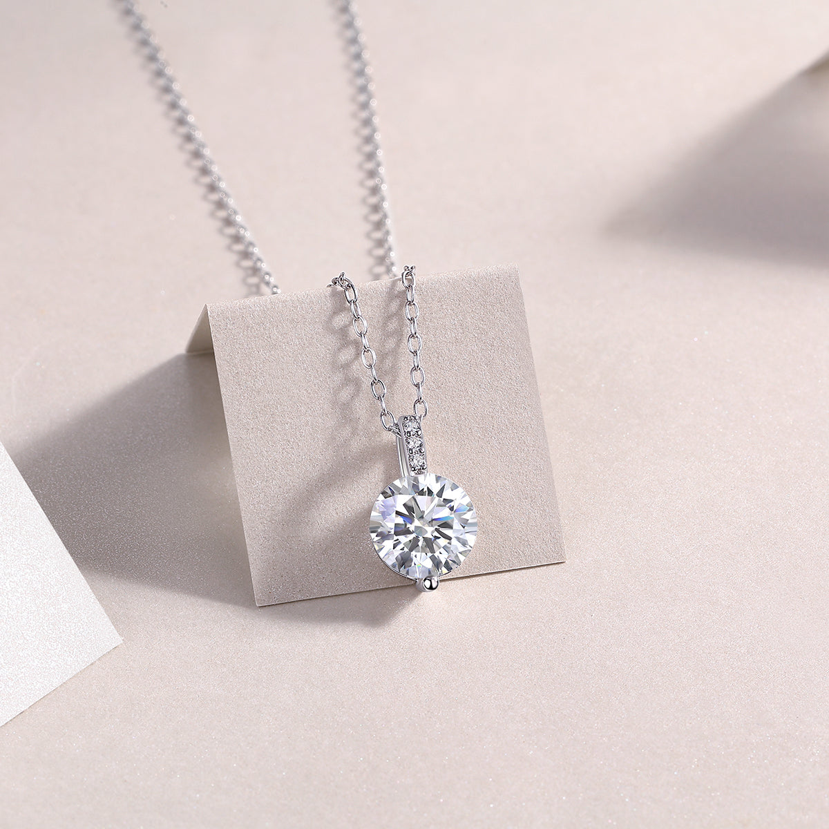 A Lifetime Of Brilliance - A Fashionable And Luxurious Diamond Jewelry Pendant Set With 2-carat Moissanite S925 Sterling Silver And Platinum Plating