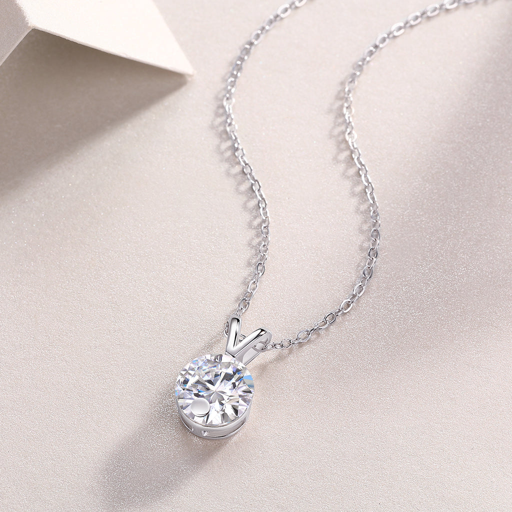 V-shaped - A Fashionable And Luxurious Diamond Jewelry Piece Set With 2-carat Moissan Diamond S925 Sterling Silver And Platinum-plated Pendant